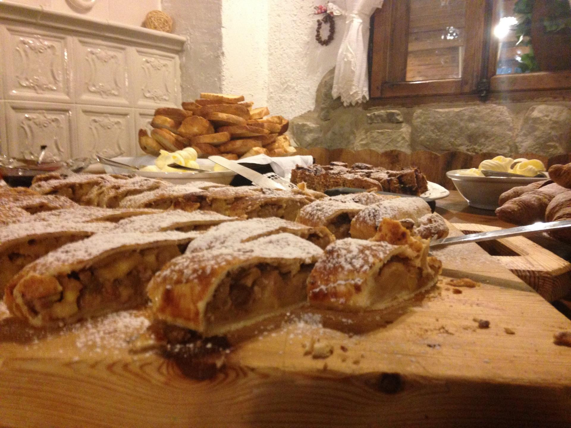 Enogastronomia_colazione_Strudel_rifugio_La_Roda_Paganella_Ski_2.jpg